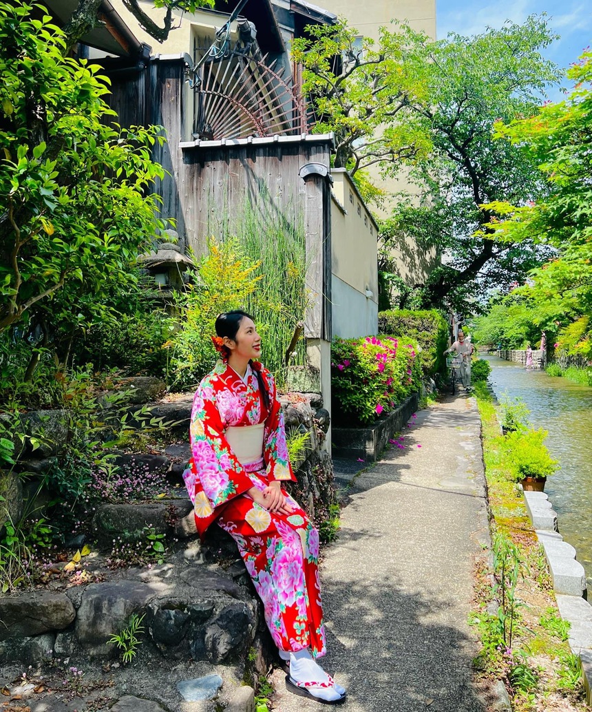 Sao Vbiz rộn ràng kỳ nghỉ lễ: Ca sĩ Thuỷ Tiên hào hứng check-in tại Nhật Bản, Đỗ Hà - Phương Anh lên đồ khoe dáng - Ảnh 9. Sao Vbiz rộn ràng kỳ nghỉ lễ: Ca sĩ Thuỷ Tiên hào hứng check-in tại Nhật Bản, Đỗ Hà - Phương Anh lên đồ khoe dáng - Ảnh 9.