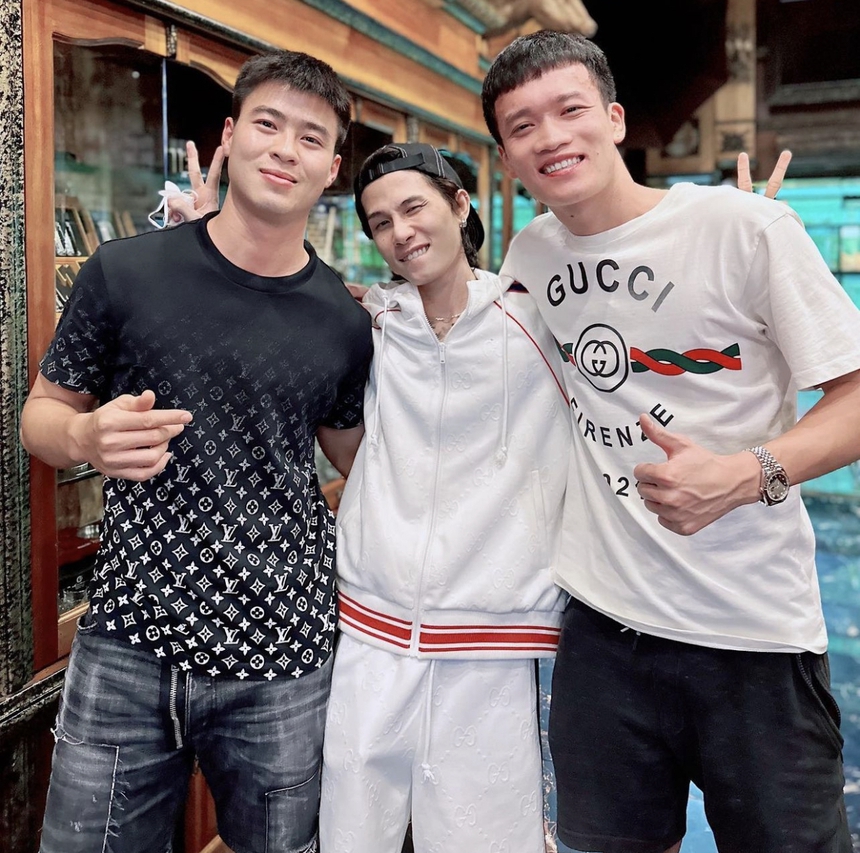 Jack bất ngờ xuất hiện cùng Duy Mạnh, Hoàng Đức, mối quan hệ thế nào mà lại thân thiết đến vậy - Ảnh 1.