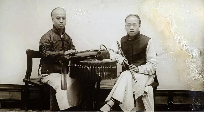 Ảnh hiếm về cuộc sống người dân trong Tử Cấm Thành thời nhà Thanh: Khó lòng bỏ qua "chi tiết đặc biệt" trên khuôn mặt họ! - Ảnh 5.