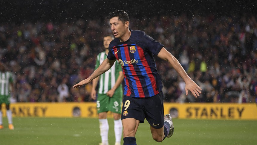 Barcelona thắng 4 sao trong ngày trình làng thần đồng 15 tuổi, xác định thời điểm vô địch trước mũi Real - Ảnh 5. Barcelona thắng 4 sao trong ngày trình làng thần đồng 15 tuổi, xác định thời điểm vô địch trước mũi Real - Ảnh 5.