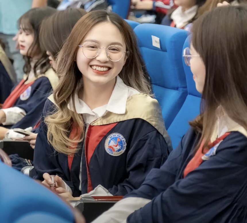 Profile xịn xò của Đặng Thu Hà - idol giới trẻ dính tin đồn hẹn hò streamer Nhism: BTV VTV, cử nhân bằng giỏi NEU, sở hữu 2,4 triệu followers - Ảnh 3.