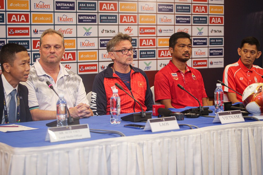 HLV Troussier: '10 đội ở SEA Games mạnh như nhau, đội nào cũng muốn vô địch' - Ảnh 2.