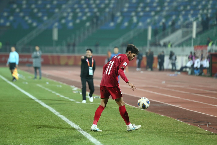 HLV Troussier loại cầu thủ Bình Dương, thủ môn U20 là phương án dự phòng - Ảnh 2.