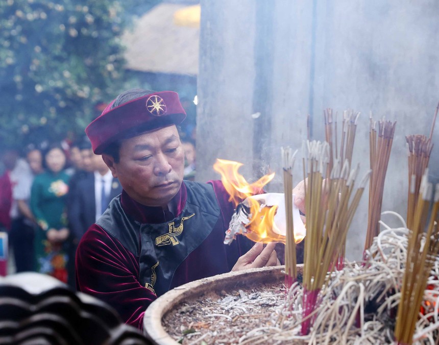 Chủ tịch nước Võ Văn Thưởng dâng hương Giỗ Tổ Hùng Vương năm 2023 - Ảnh 6.