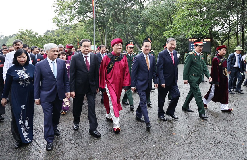 Chủ tịch nước Võ Văn Thưởng dâng hương Giỗ Tổ Hùng Vương năm 2023 - Ảnh 1.