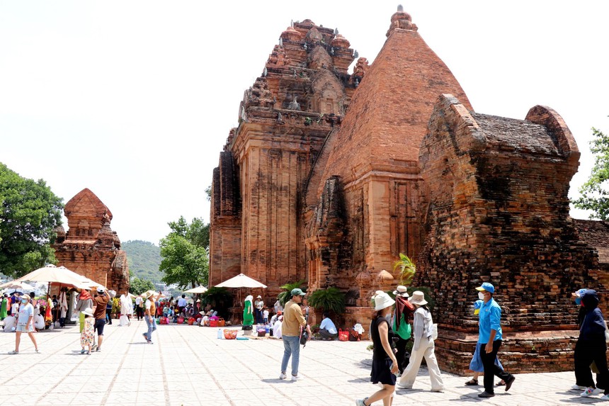 Phố biển Nha Trang tấp nập du khách - Ảnh 7. Phố biển Nha Trang tấp nập du khách - Ảnh 7.