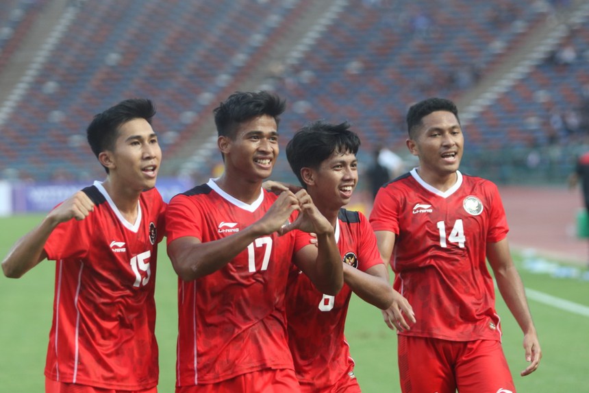 "Trưởng bảng" thắng đậm phút chót, tặng thầy trò HLV Troussier bài học quý giá - Ảnh 2.