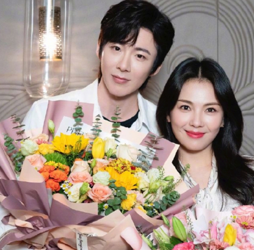 Có mấy cô mỹ nhân Hoa ngữ già rồi mà cặp toàn trai trẻ trên phim, 'điệu chảy nước' còn hơn thiếu nữ! - Ảnh 6.