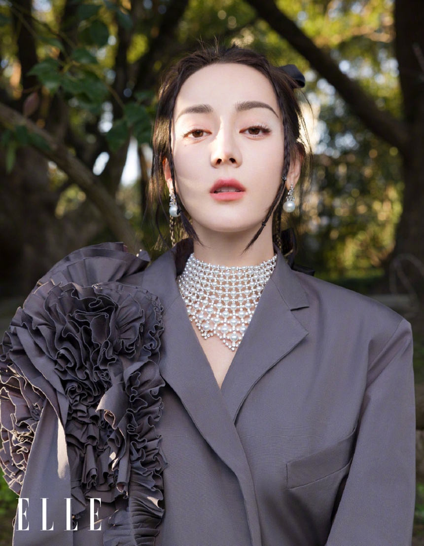 Địch Lệ Nhiệt Ba lần đầu bị chê xấu tệ với style 'môi hở răng lạnh' - Ảnh 9. Địch Lệ Nhiệt Ba lần đầu bị chê xấu tệ với style 'môi hở răng lạnh' - Ảnh 9.