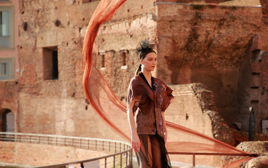 Áo dài và tơ lụa Việt chinh phục kinh đô thời trang Italia - Ảnh 12. Áo dài và tơ lụa Việt chinh phục kinh đô thời trang Italia - Ảnh 12.