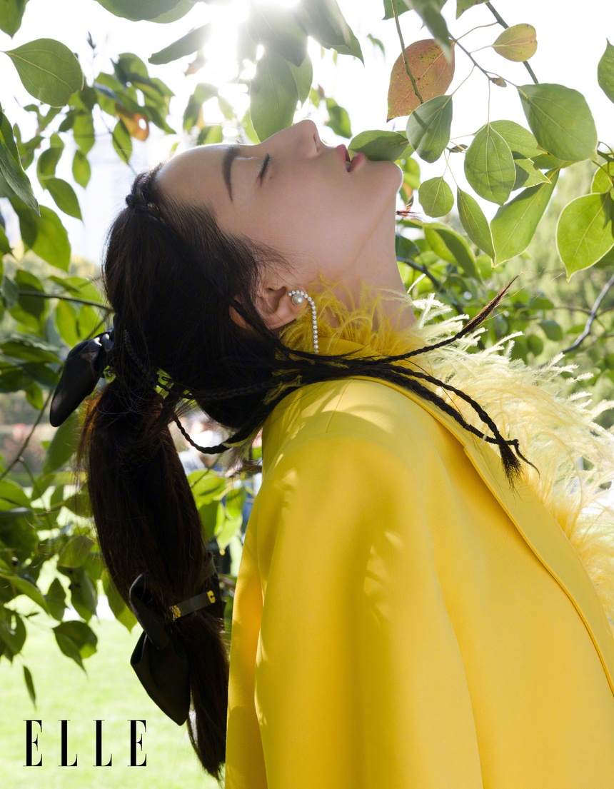 Địch Lệ Nhiệt Ba lần đầu bị chê xấu tệ với style 'môi hở răng lạnh' - Ảnh 3. Địch Lệ Nhiệt Ba lần đầu bị chê xấu tệ với style 'môi hở răng lạnh' - Ảnh 3.