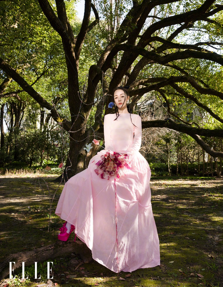 Địch Lệ Nhiệt Ba lần đầu bị chê xấu tệ với style 'môi hở răng lạnh' - Ảnh 5. Địch Lệ Nhiệt Ba lần đầu bị chê xấu tệ với style 'môi hở răng lạnh' - Ảnh 5.