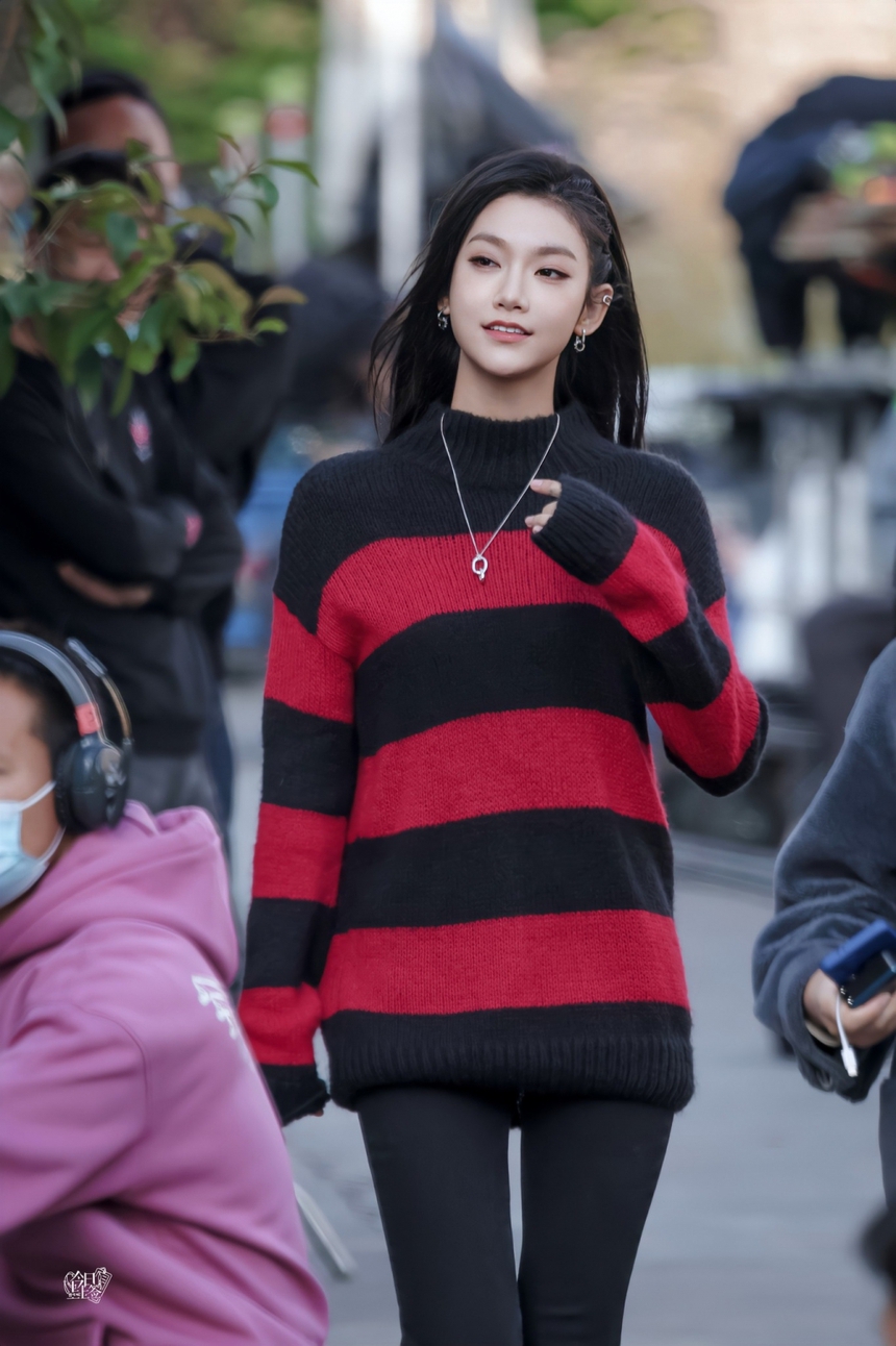 Chi Pu 'đụng' dàn sao đình đám Trung Quốc: Hết Huỳnh Hiểu Minh đến mỹ nhân Bên nhau trọn đời, còn một cựu idol SM! - Ảnh 7. Chi Pu 'đụng' dàn sao đình đám Trung Quốc: Hết Huỳnh Hiểu Minh đến mỹ nhân Bên nhau trọn đời, còn một cựu idol SM! - Ảnh 7.