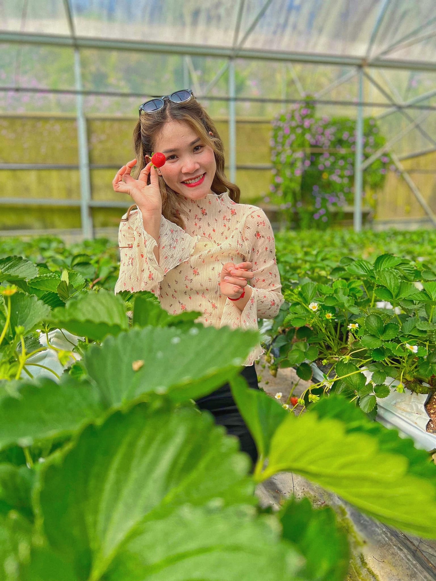 Trung vệ ghi bàn thắng quý như vàng giúp ĐT nữ Việt Nam dự World Cup đi xe ôm về sau khi nhận giải thưởng lớn - Ảnh 5.