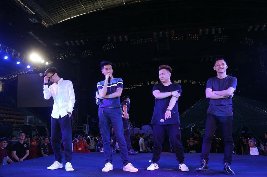 'Cay sống mũi' với hình ảnh xúc động nhất tại chương trình của Độ Mixi - Ảnh 4. 'Cay sống mũi' với hình ảnh xúc động nhất tại chương trình của Độ Mixi - Ảnh 4.