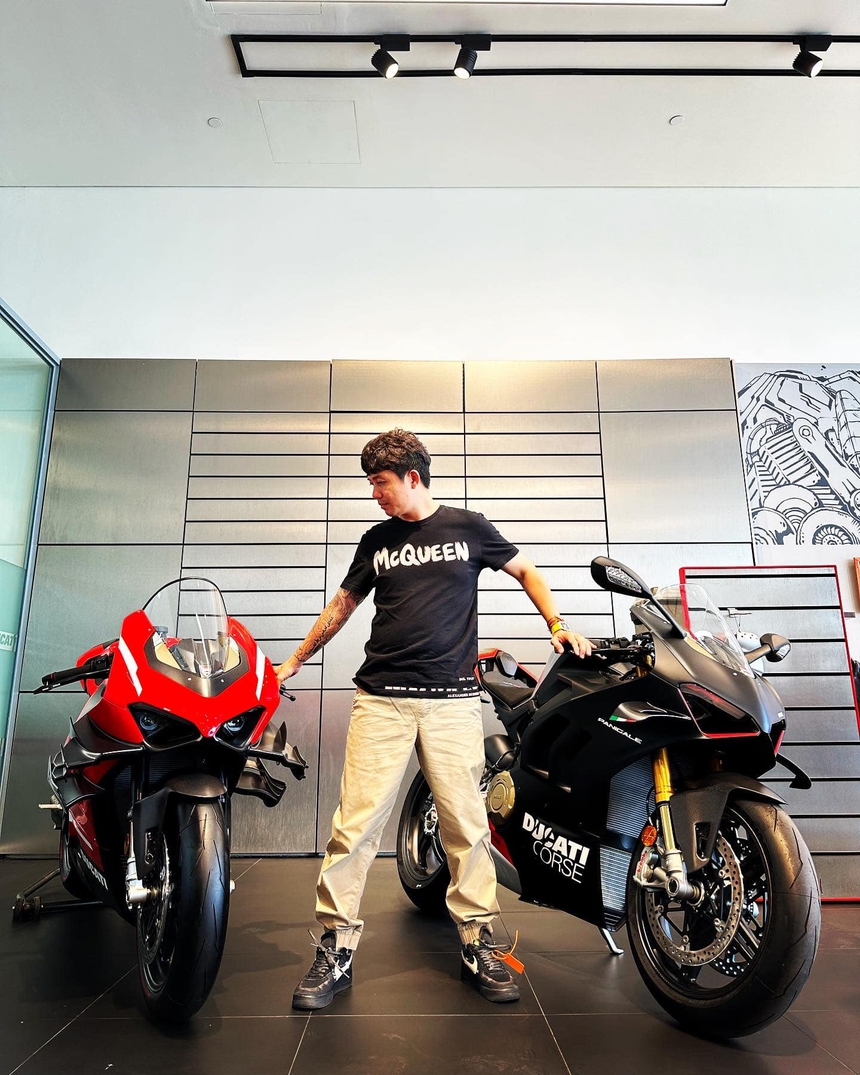 Chiếc xe máy giá ngang ngửa ô tô đại gia Minh Nhựa vừa mua có gì hot? - Ảnh 2. Chiếc xe máy giá ngang ngửa ô tô đại gia Minh Nhựa vừa mua có gì hot? - Ảnh 2.