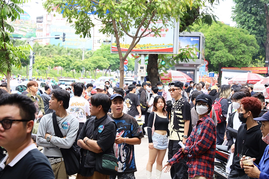 Casting Rap Việt gây nghẽn đường, lực lượng chức năng phải tới ổn định trật tự - Ảnh 5.