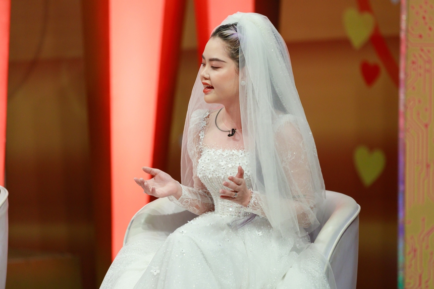 Bằng Cường: Bị vợ kém 12 tuổi nghi ngờ giới tính, ghen tuông vì người lạ nhắn tin   - Ảnh 2.