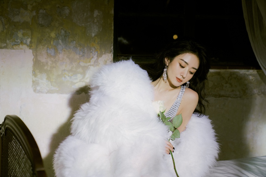 Triệu Lệ Dĩnh lộ thân hình gầy đến mức đáng báo động - Ảnh 4.