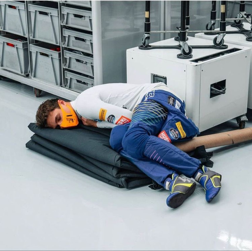 Giải đua Công thức 1: Thích nghi với sự khắc nghiệt - Ảnh 1.