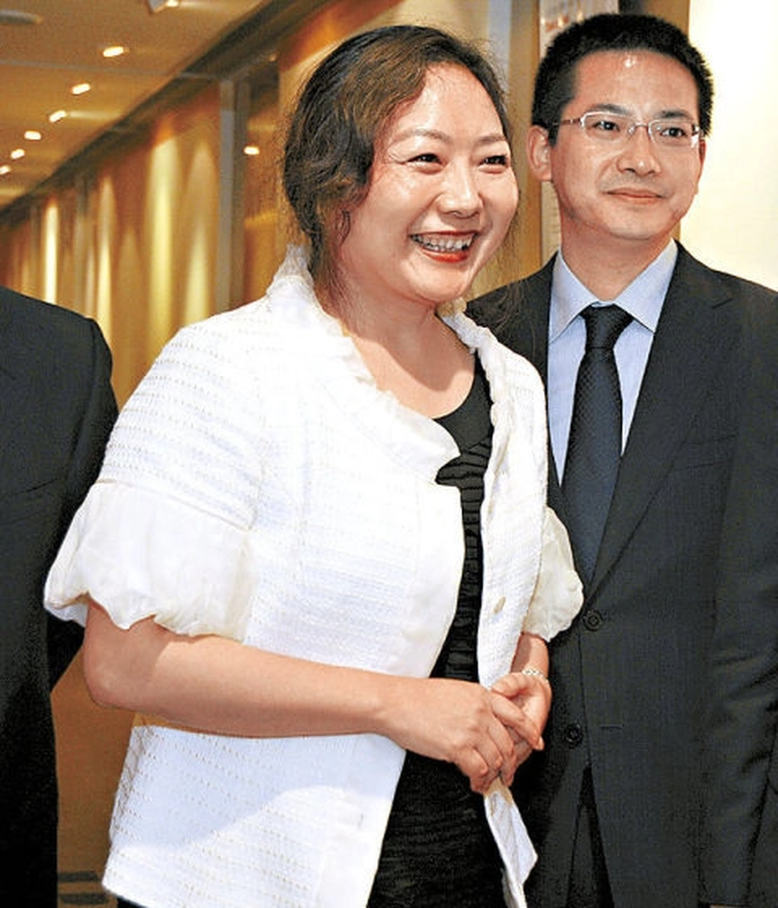 'Cường nữ bất động sản' Ngô Á Quân: Hôn nhân tan vỡ vì đặt chồng sau 2 thứ, dạy con 'làm người bình thường' để rồi biến con trở thành tỷ phú - Ảnh 4. 'Cường nữ bất động sản' Ngô Á Quân: Hôn nhân tan vỡ vì đặt chồng sau 2 thứ, dạy con 'làm người bình thường' để rồi biến con trở thành tỷ phú - Ảnh 4.