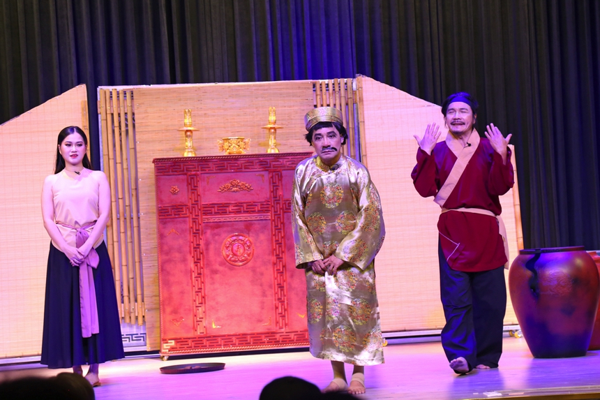 Khi những gương mặt sân khấu gạo cội 'tái xuất' - Ảnh 1.