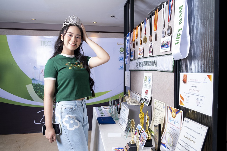 Hoa hậu Hoàn vũ nhí Bella Vũ: Mỗi ngày con đi học về, mẹ hay nói "sao nhìn con giống ăn mày thế" - Ảnh 3. Hoa hậu Hoàn vũ nhí Bella Vũ: Mỗi ngày con đi học về, mẹ hay nói "sao nhìn con giống ăn mày thế" - Ảnh 3.