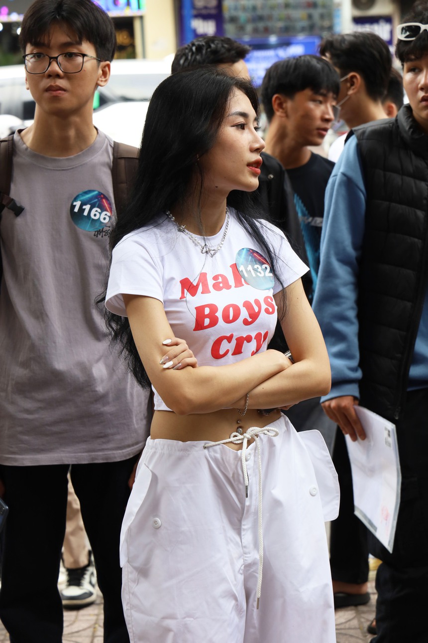 Casting Rap Việt mùa 3 nghẹt thí sinh gây tắc nghẽn, Suboi - JustaTee lộ diện nhưng nhân vật bí ẩn mới là tâm điểm - Ảnh 4.