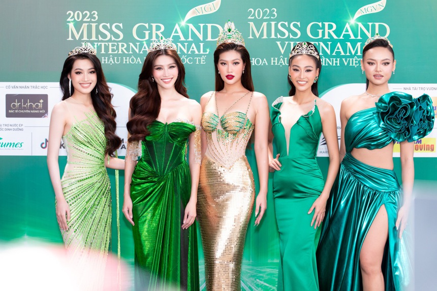 Thùy Tiên gợi cảm hết nấc 'chặt chém' Hoa hậu đẹp nhất thế giới, Phương Nhi và dàn hậu hở bạo không ai thua ai trên thảm đỏ - Ảnh 7.