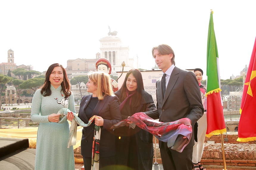 NTK Minh Hạnh và hành trình đưa di sản Việt đến Ý - Ảnh 1.