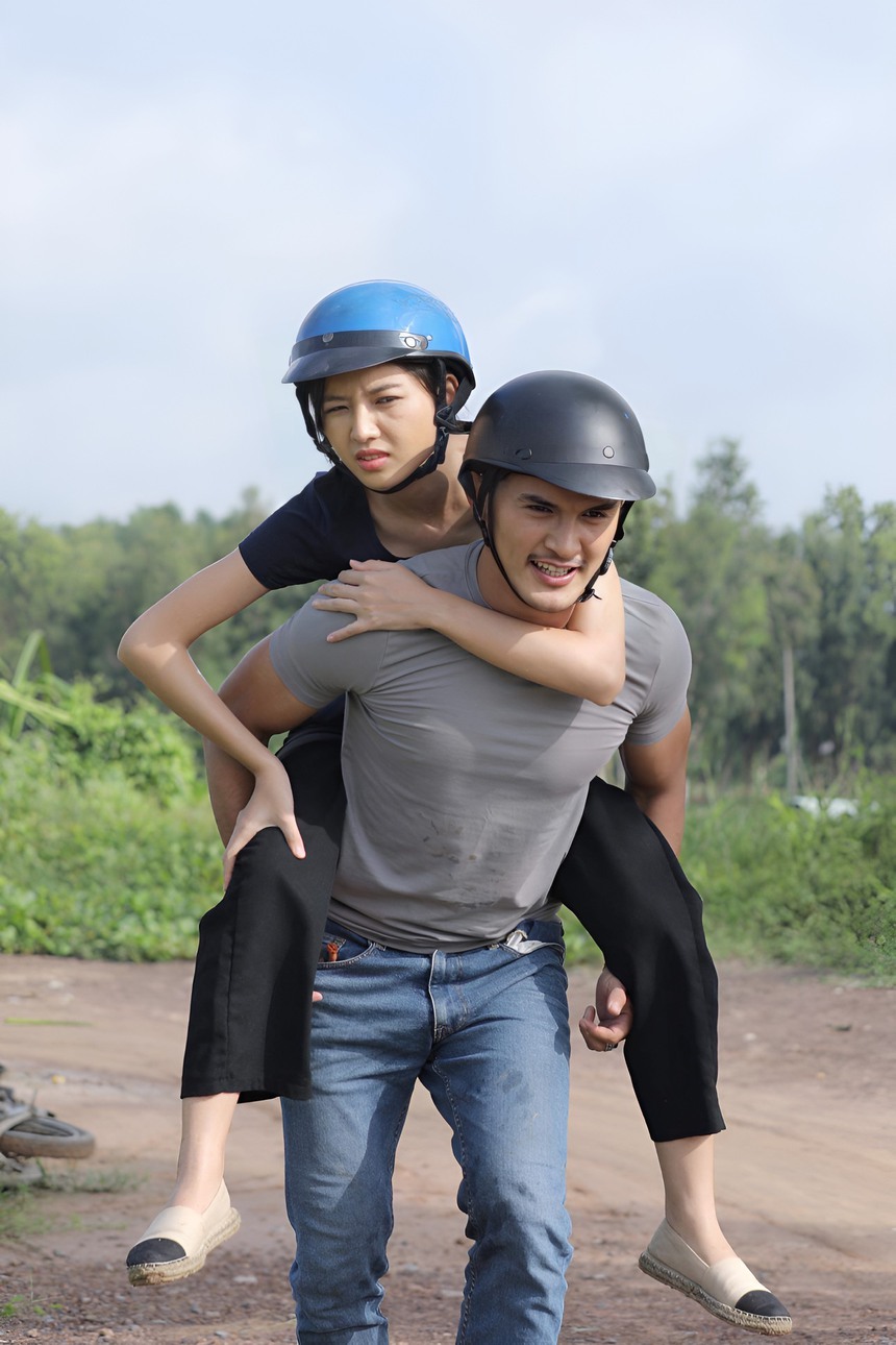 Phỏng vấn nóng nam chính phim có rating cao thứ 2 cả nước: Bán mỹ phẩm dạo để mưu sinh, gây sốt vì là 'trai hư' thế hệ mới - Ảnh 6.