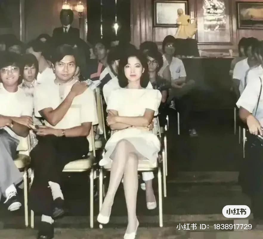 Ảnh cũ của nữ hoàng nhạc Pop châu Á bỗng hot lại: Style từ mấy chục năm trước giờ nhìn lại vẫn đỉnh, đơn giản nhưng toả khí chất giàu sang - Ảnh 2. Ảnh cũ của nữ hoàng nhạc Pop châu Á bỗng hot lại: Style từ mấy chục năm trước giờ nhìn lại vẫn đỉnh, đơn giản nhưng toả khí chất giàu sang - Ảnh 2.