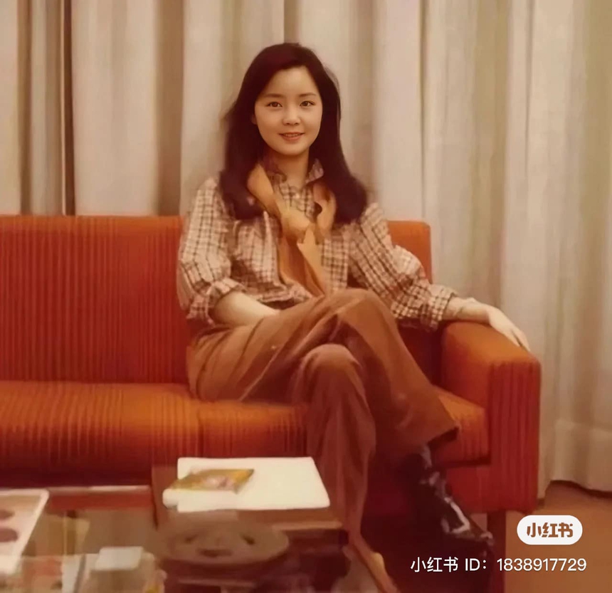 Ảnh cũ của nữ hoàng nhạc Pop châu Á bỗng hot lại: Style từ mấy chục năm trước giờ nhìn lại vẫn đỉnh, đơn giản nhưng toả khí chất giàu sang - Ảnh 5. Ảnh cũ của nữ hoàng nhạc Pop châu Á bỗng hot lại: Style từ mấy chục năm trước giờ nhìn lại vẫn đỉnh, đơn giản nhưng toả khí chất giàu sang - Ảnh 5.