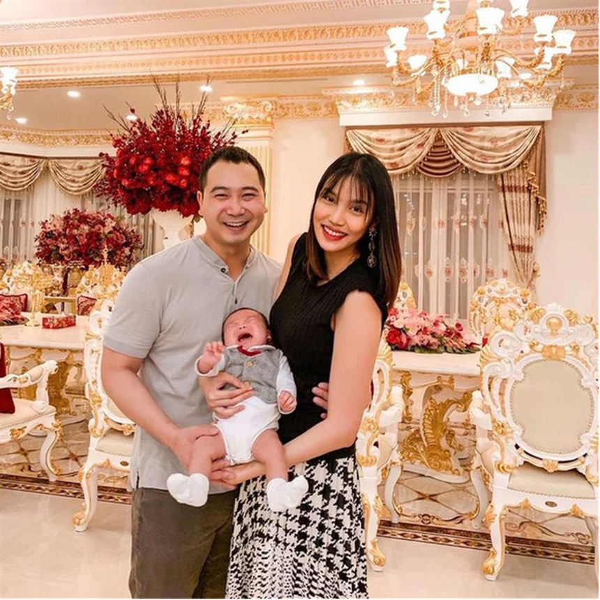 Cơ ngơi xa hoa của vợ chồng Lan Khuê: Dinh thự dát vàng nguy nga như toà lâu đài, có view bạc tỷ nhìn thẳng ra sông - Ảnh 3.