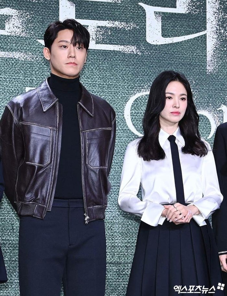 Từng bị miệt thị ngoại hình khi sánh đôi cùng trai trẻ kém 14 tuổi, giờ đây Song Hye Kyo bỗng lật kèo khó tin tại Baeksang 2023 nhờ thay đổi điều này - Ảnh 4. Từng bị miệt thị ngoại hình khi sánh đôi cùng trai trẻ kém 14 tuổi, giờ đây Song Hye Kyo bỗng lật kèo khó tin tại Baeksang 2023 nhờ thay đổi điều này - Ảnh 4.