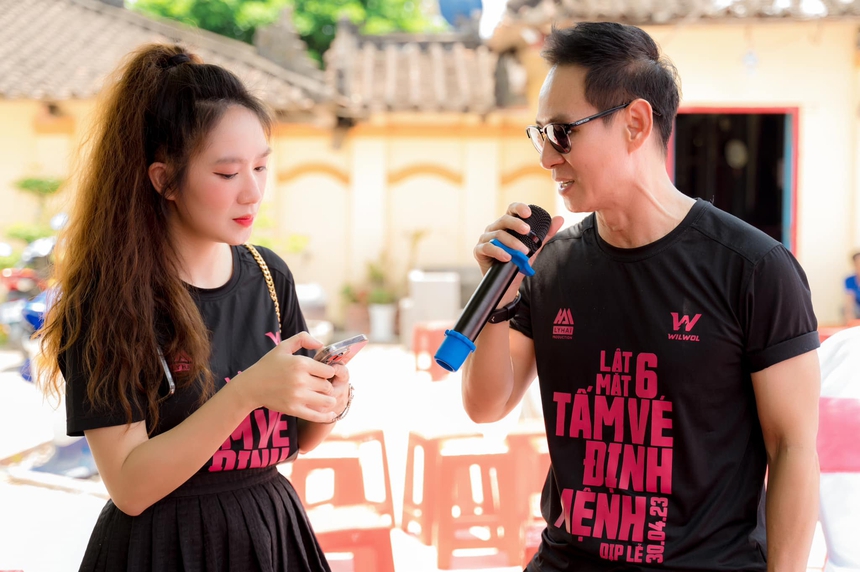 Điều ít biết về vợ Lý Hải: Từng học thạc sĩ ở Anh, nhỏ hơn chồng 17 tuổi nhưng đây là điều được khen nhất - Ảnh 2. Điều ít biết về vợ Lý Hải: Từng học thạc sĩ ở Anh, nhỏ hơn chồng 17 tuổi nhưng đây là điều được khen nhất - Ảnh 2.