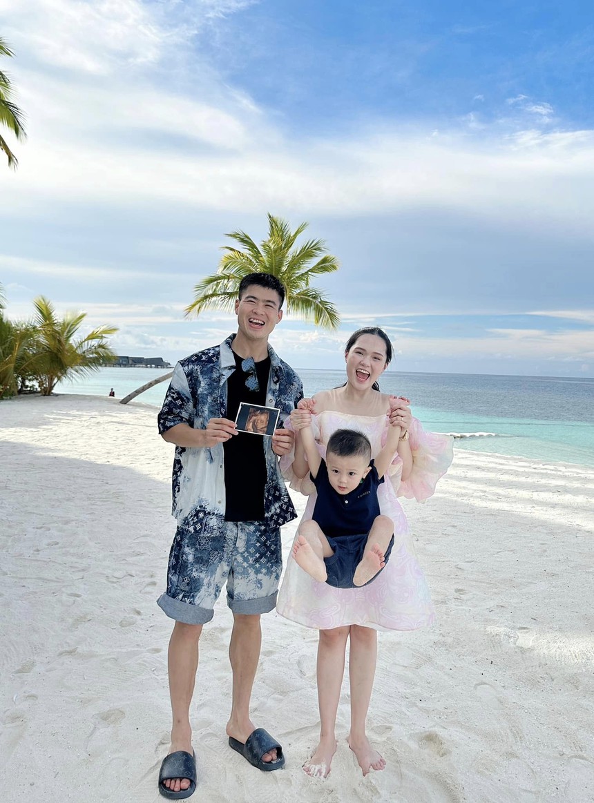 Không còn là tin đồn, Duy Mạnh vui mừng báo tin vợ mang bầu lần 2 khi đang đi du lịch sang chảnh - Ảnh 1.