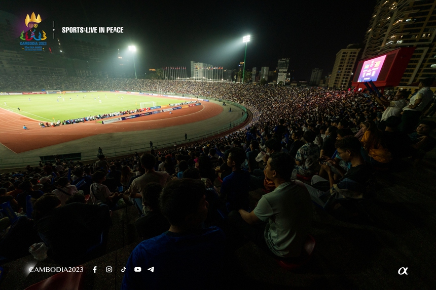 SVĐ tại Campuchia lột xác hoàn toàn để chuẩn bị cho SEA Games: Fan đi từ ngỡ ngàng đến trầm trồ - Ảnh 5. SVĐ tại Campuchia lột xác hoàn toàn để chuẩn bị cho SEA Games: Fan đi từ ngỡ ngàng đến trầm trồ - Ảnh 5.