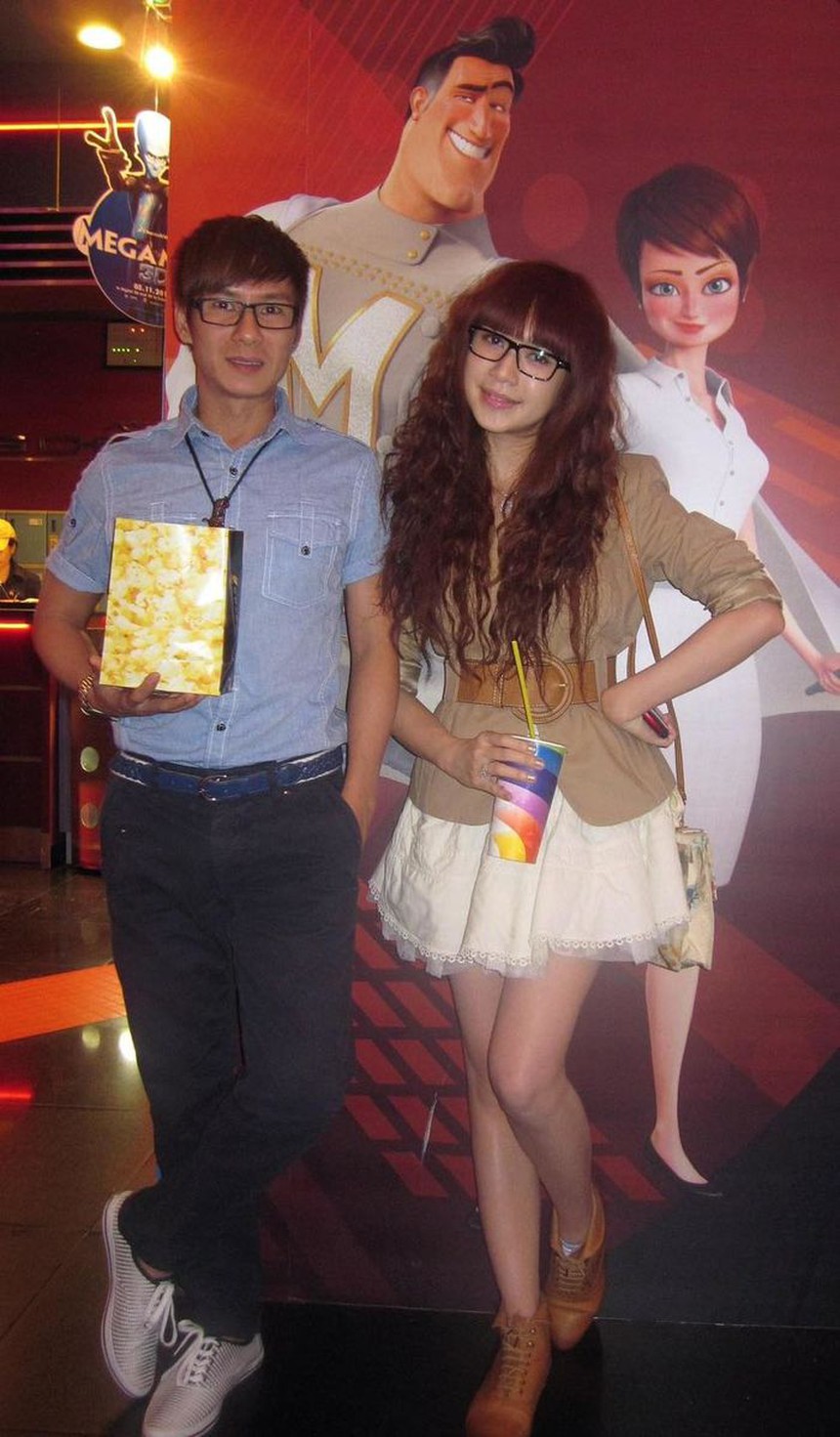 Điều ít biết về vợ Lý Hải: Từng học thạc sĩ ở Anh, nhỏ hơn chồng 17 tuổi nhưng đây là điều được khen nhất - Ảnh 3. Điều ít biết về vợ Lý Hải: Từng học thạc sĩ ở Anh, nhỏ hơn chồng 17 tuổi nhưng đây là điều được khen nhất - Ảnh 3.