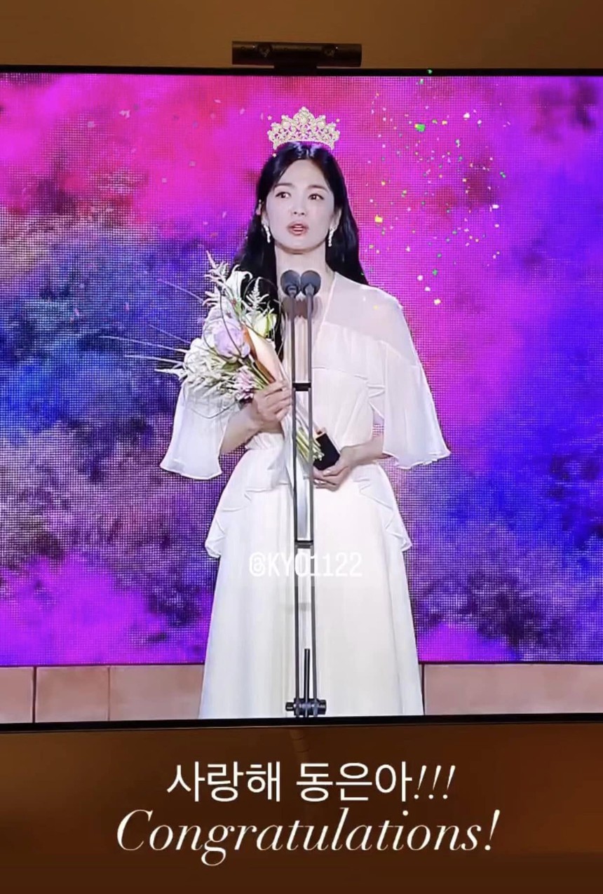 Song Hye Kyo được cả "hậu cung" chúc mừng đoạt giải Baeksang: Han So Hee u mê thấy rõ nhưng chưa bằng "ác nữ" The Glory - Ảnh 7.