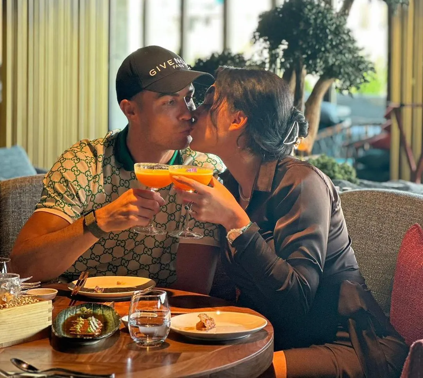 Ronaldo có động thái cực tình với bạn gái Georgina, đập tan tin đồn rạn nứt sắp chia tay - Ảnh 1. Ronaldo có động thái cực tình với bạn gái Georgina, đập tan tin đồn rạn nứt sắp chia tay - Ảnh 1.