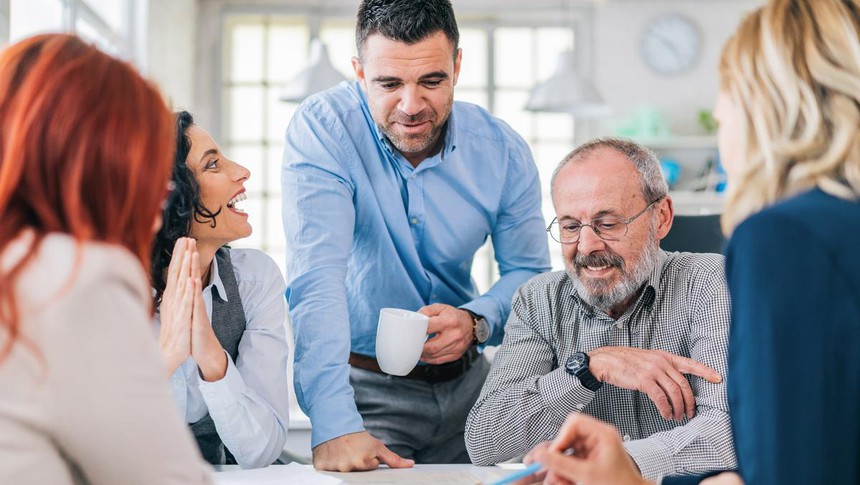 Lỡ 1 cuộc gọi từ sếp trong ngày nghỉ, nhân viên cũng bị phạt 34 triệu đồng: Tưởng quy định nghiêm khắc mà hóa bước lùi của một doanh nghiệp - Ảnh 2.