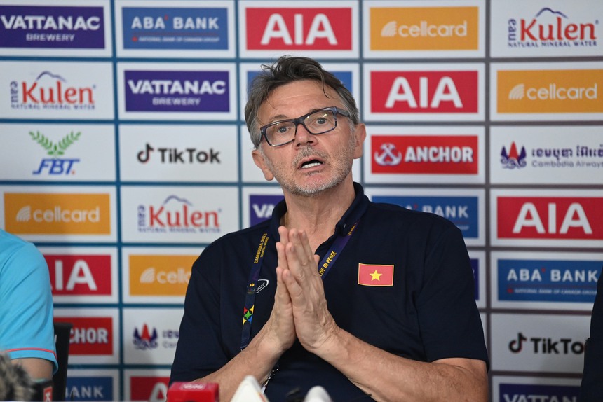 HLV Troussier: ‘Tôi muốn tạo triết lý khác với thời ông Park, đưa bóng đá Việt Nam tiệm cận châu lục’ - Ảnh 3.