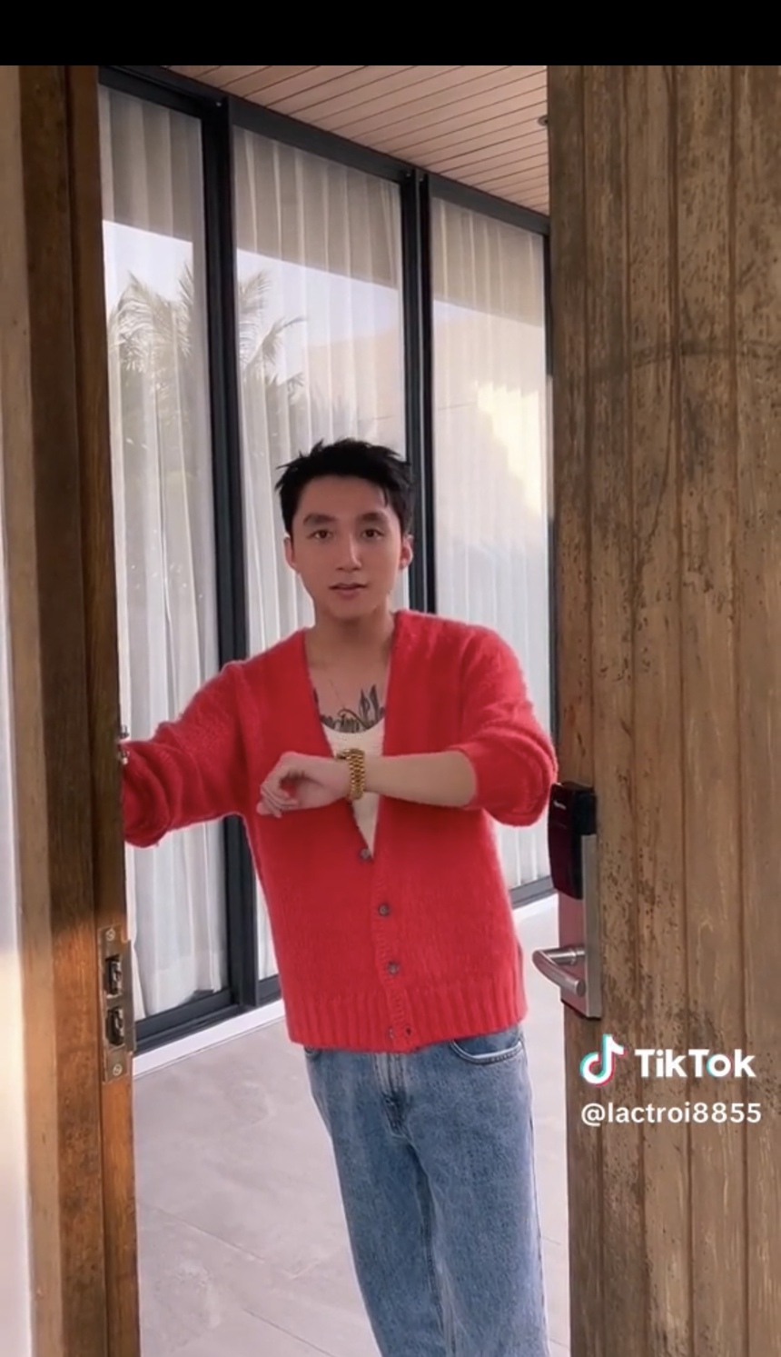 Clip quay toàn Sơn Tùng nhưng chỉ thoáng qua một chi tiết cũng khiến netizen “soi” ra hình bóng của “nàng thơ” Hải Tú - Ảnh 1.