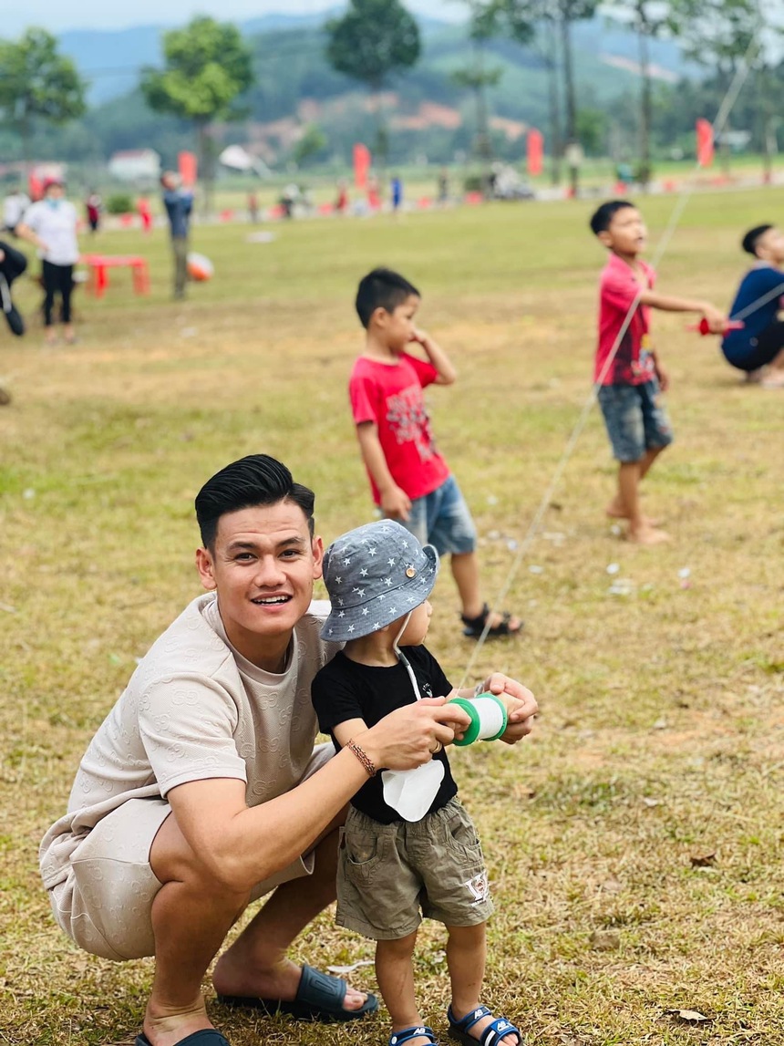 Duy Mạnh 'chịu chơi' nghỉ dưỡng ở thiên dường du lịch châu Á khiến Văn Đức phải thốt lên 'đúng là nhà giàu tiêu tiền' - Ảnh 7.