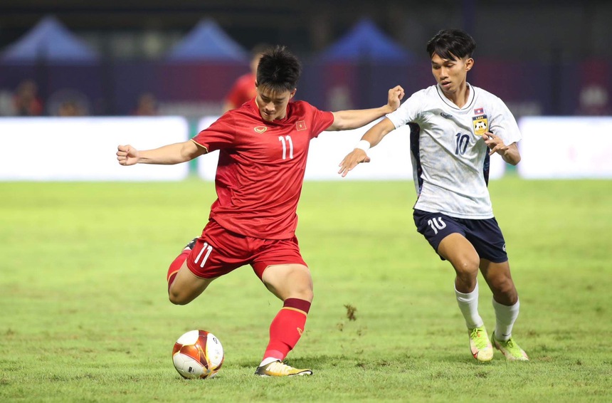 Tiền đạo 1m80 để tóc cực cháy lập siêu phẩm giúp U22 Việt Nam tại SEA Games 32 - Ảnh 11.