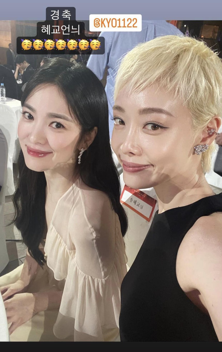 Song Hye Kyo được cả "hậu cung" chúc mừng đoạt giải Baeksang: Han So Hee u mê thấy rõ nhưng chưa bằng "ác nữ" The Glory - Ảnh 4.