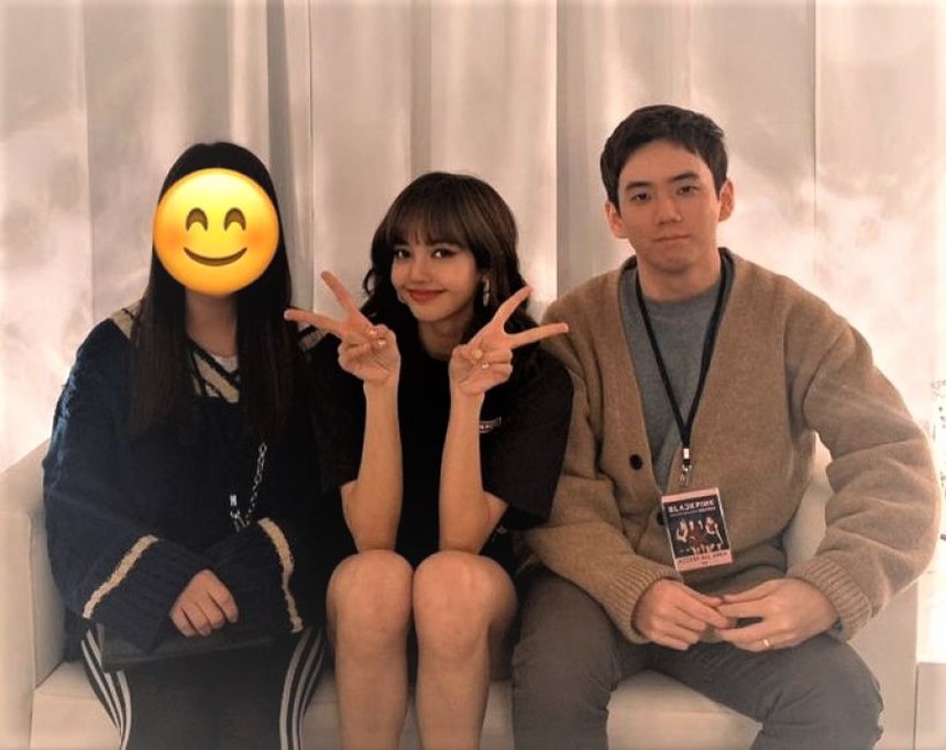 Sốt xình xịch khung hình Lisa chụp cùng anh trai Jisoo, liệu gương mặt có hoàn hảo như em gái nổi tiếng?  - Ảnh 2.