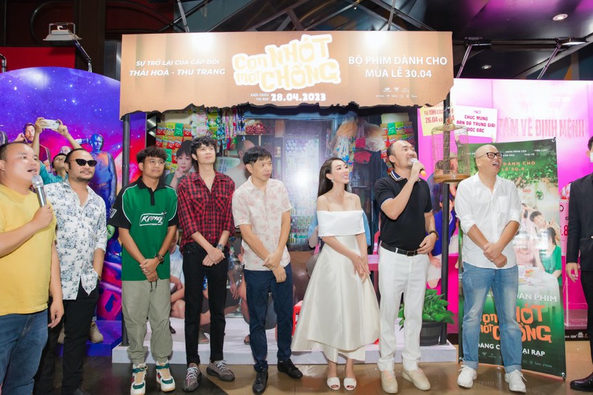 Thái Hòa mặc giản dị xuất hiện giữa rạp phim, không thể tin đây là 'ông hoàng phòng vé' - Ảnh 7. Thái Hòa mặc giản dị xuất hiện giữa rạp phim, không thể tin đây là 'ông hoàng phòng vé' - Ảnh 7.