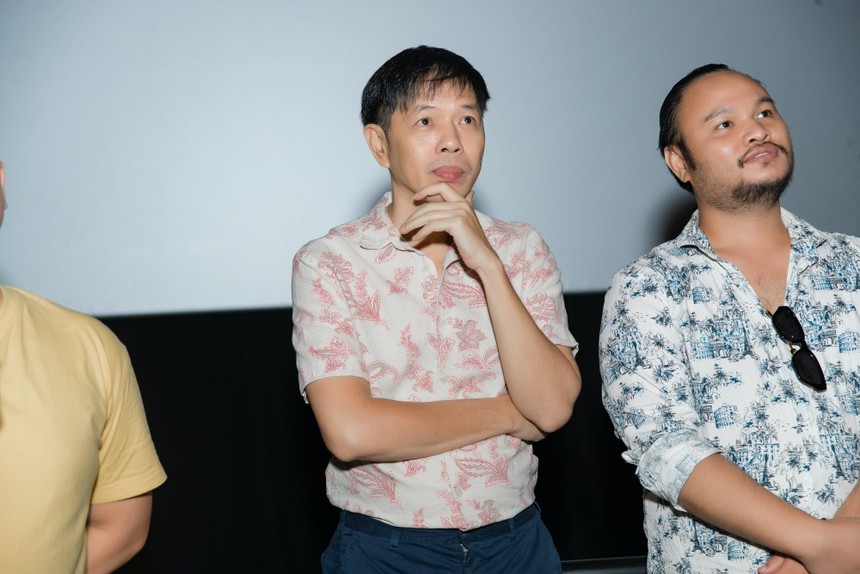 Thái Hòa mặc giản dị xuất hiện giữa rạp phim, không thể tin đây là 'ông hoàng phòng vé' - Ảnh 4. Thái Hòa mặc giản dị xuất hiện giữa rạp phim, không thể tin đây là 'ông hoàng phòng vé' - Ảnh 4.